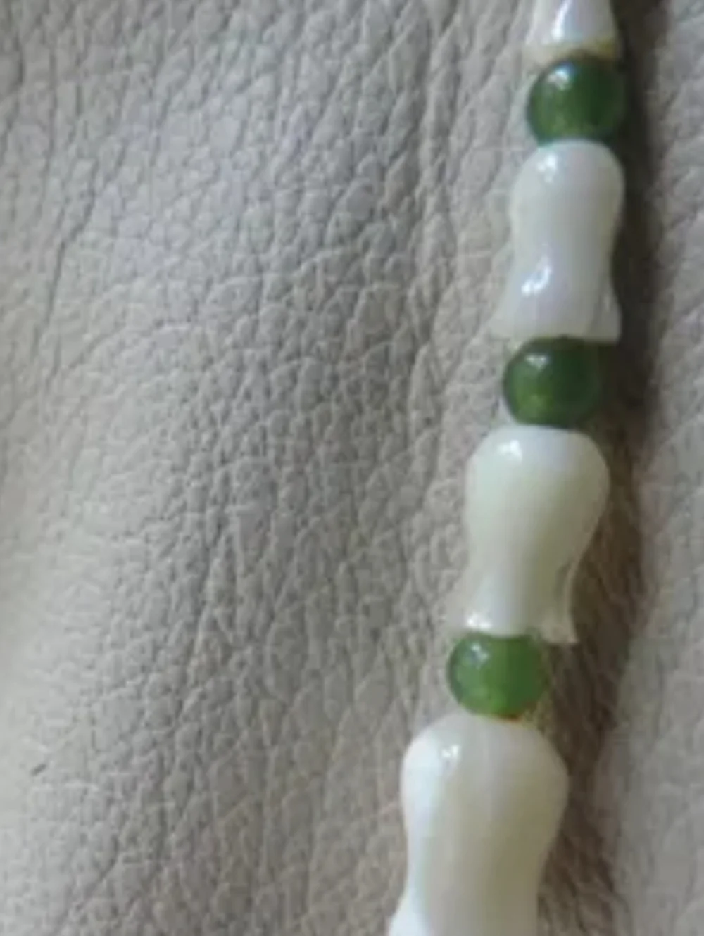 Vintage 1970s Lucite & Jade Beaded Necklace Fairy Pendant Green White Retro - Picture 3 of 10